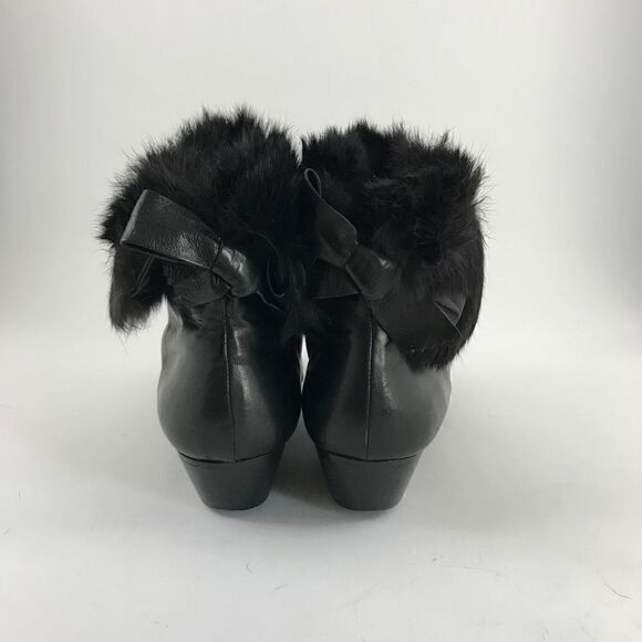 Fur-Lined Pointy Blk Leather Booties w/Bow at Back - Picture 4 of 8